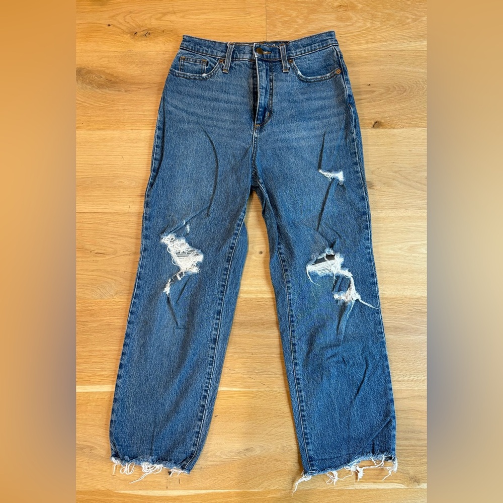 Universal Thread Distressed Jeans